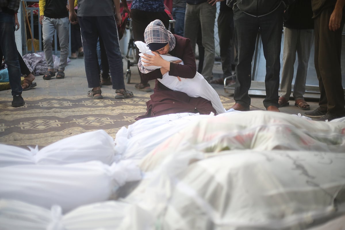 Israel Palestine Conflict: எங்கும் மரண ஓலம்; நிலைகுலைந்த மக்கள் - கண்ணீர் காட்சிகள்!