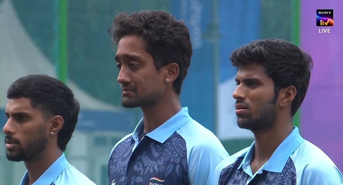 Asian Games: `தேசிய கீதம் ஒலிக்க, உணர்ச்சிவசப்பட்டு கலங்கிய தமிழக வீரர்'- தினேஷ் கார்த்திக் புகழாரம்