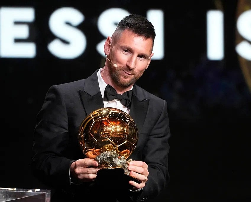 Lionel Messi: 8 வது முறையாக 'Ballon d’ Or' விருதை வென்ற மெஸ்ஸி- குவியும் வாழ்த்துகள்!