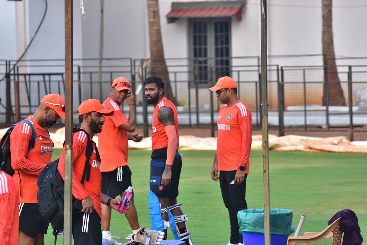 'காவி ஜெர்சியில் இந்திய வீரர்கள்!' - சேப்பாக்கம் பயிற்சி செஷனில் என்ன நடக்கிறது?