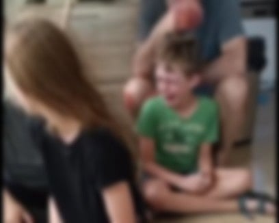 இஸ்ரேல் - பாலஸ்தீன விவகாரம்: பிணைக் கைதிகளாகப் பிடிக்கப்பட்ட குடும்பம்... கலங்கவைக்கும் வீடியோ!