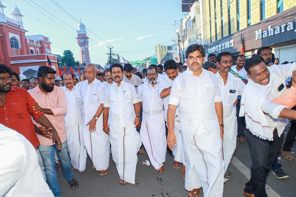 அ.தி.மு.க பேரணியில் ஆர்.காமராஜ்