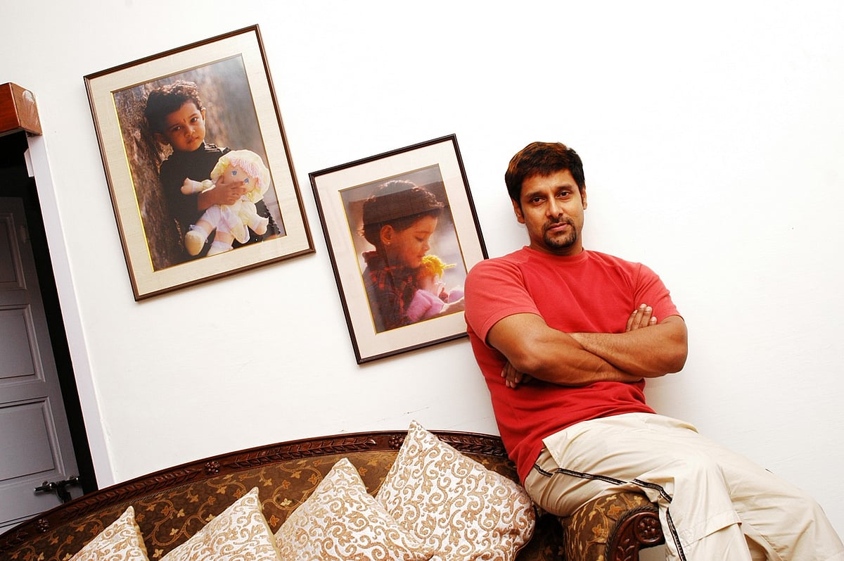 Vikram:`விக்ரம் நாயகனாகி 33 ஆண்டுகள்'- குரலால் உடலால் மனதால் நடிப்புக்கு தன்னை ஒப்புக்கொடுத்த பயணம்