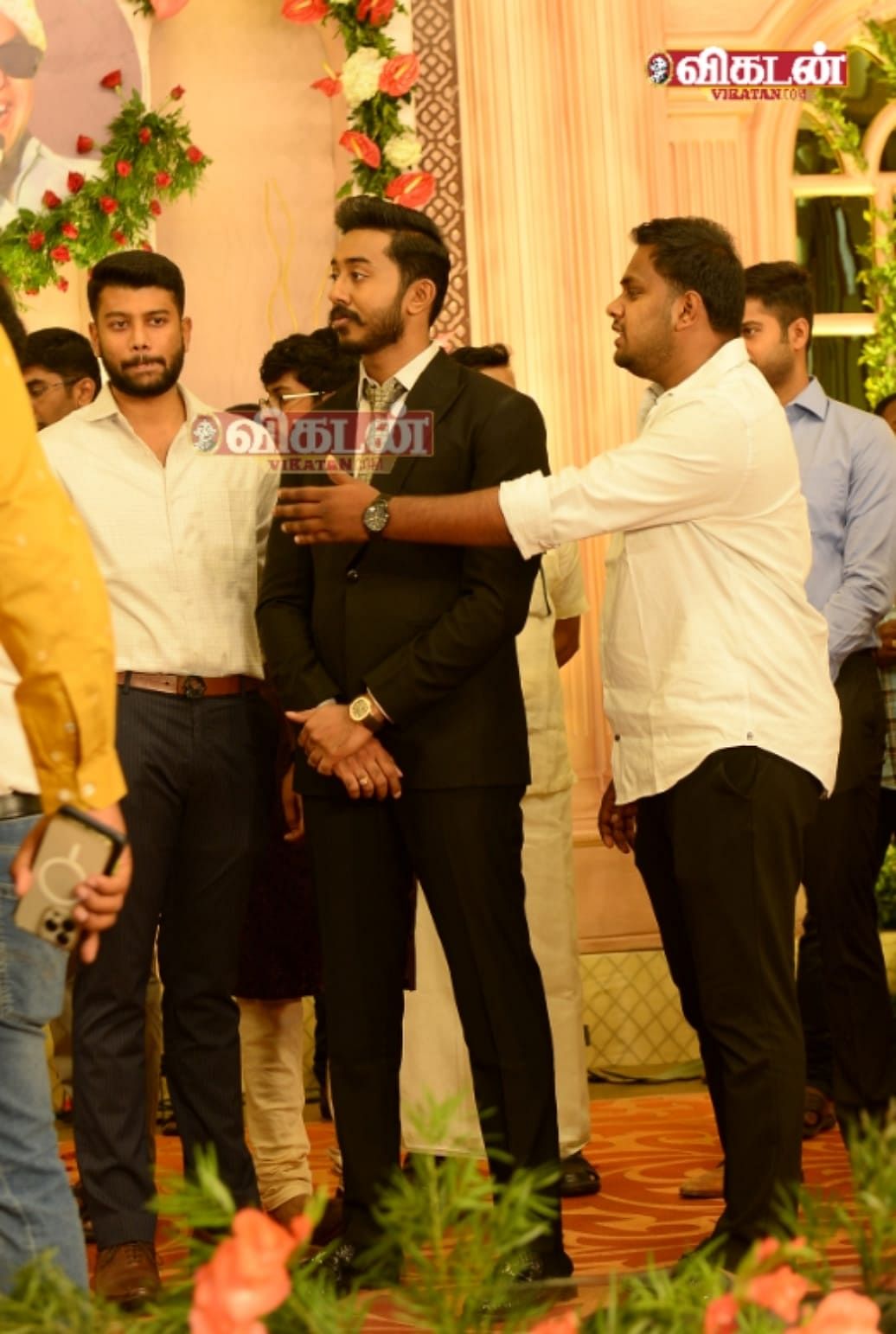 வேலுமணி மகன் விகாஸ்