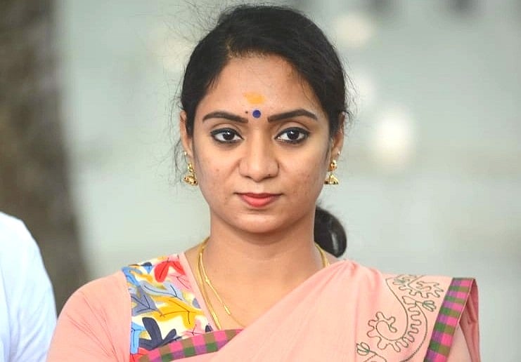 சந்திர பிரியங்கா; `சாதி, பாலின ரீதியில் தாக்குதலுக்குள்ளாவதாக உணர்கிறேன்' - அமைச்சர் திடீர் ராஜினாமா