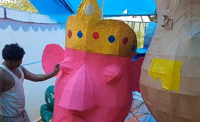 தசரா: மூன்று தலைமுறைகளாக ராவண பொம்மை செய்யும் இஸ்லாமியக் குடும்பத்தினர் - மதங்களைக் கடந்த ஆன்மிகம்!