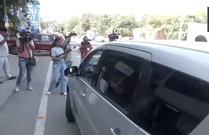 சீனாவிடமிருந்து நிதியுதவி பெற்றதாக குற்றச்சாட்டு... ஊடகவியலாளர்கள் வீட்டில் அதிகாரிகள் சோதனை!