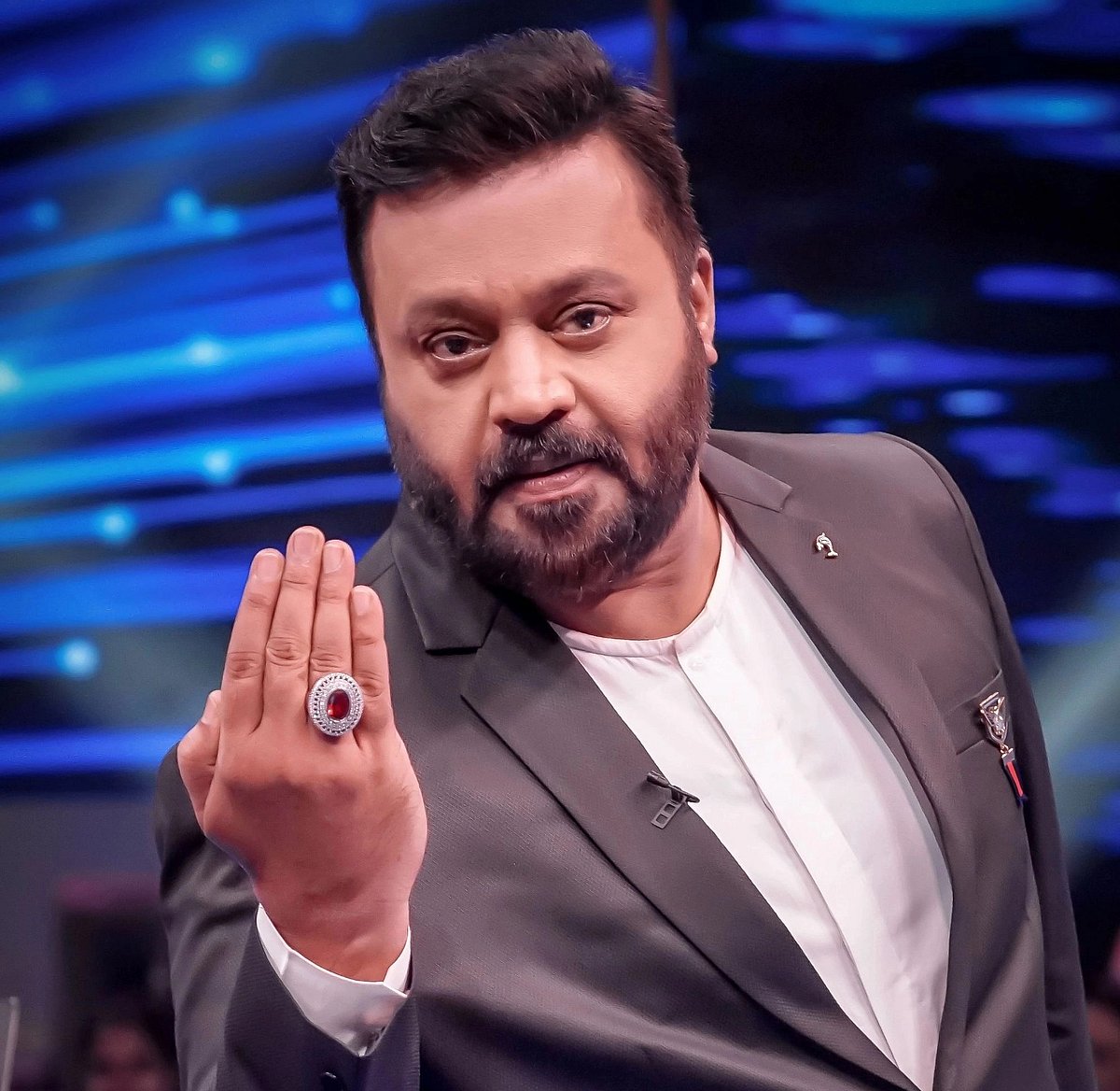 `மோசமான எண்ணத்துடன் செயல்பட்டார்’ - பெண் செய்தியாளர் மீது கை வைத்த சுரேஷ் கோபி மன்னிப்பு கோரினார்