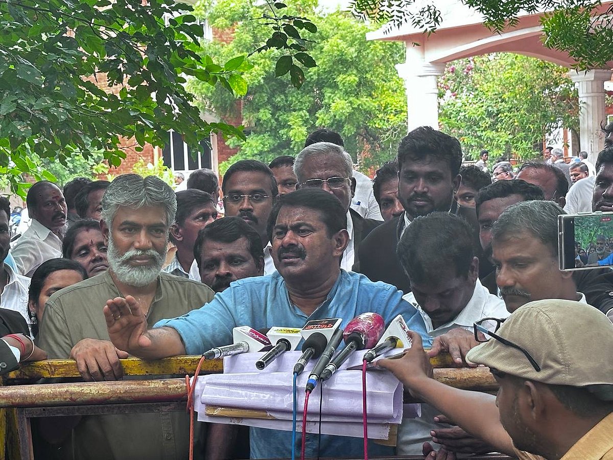 பேட்டியளிக்கும் சீமான்