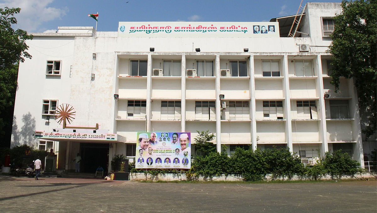 `திமுக-வின் அடிமையாக இருக்கிறது தமிழக காங்கிரஸ்!' - தவெக நோக்கி கிளம்பிய சோனியாவின் தேர்தல் ஏஜென்ட்?