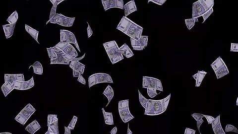 `சாலையில் பண மழை!' - போலீஸ் விசாரணையில் வெளியான அதிர்ச்சித் தகவல்!