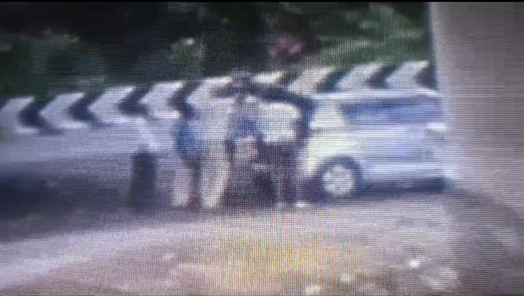 சேலம்: போலீஸ் எனக்கூறி வியாபாரியை கடத்திய கும்பல் - உண்மையான போலீஸ் தேடுவதை அறிந்து தப்பியோட்டம்