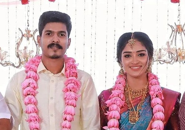 `வாழ்வின் சிறந்த தருணங்கள்!' - காதலனைக் கரம்பிடித்த `கார்த்திகை தீபம்' அர்த்திகா!