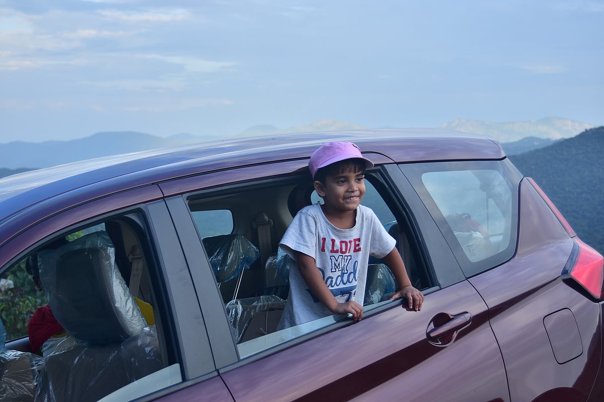 Deepavali Travel Tips: பஸ்ஸுக்கு ஆயிரக்கணக்கில் செலவழிச்சு ஊருக்கு போறீங்களா? பேசாம இதைப் பண்ணுங்க!