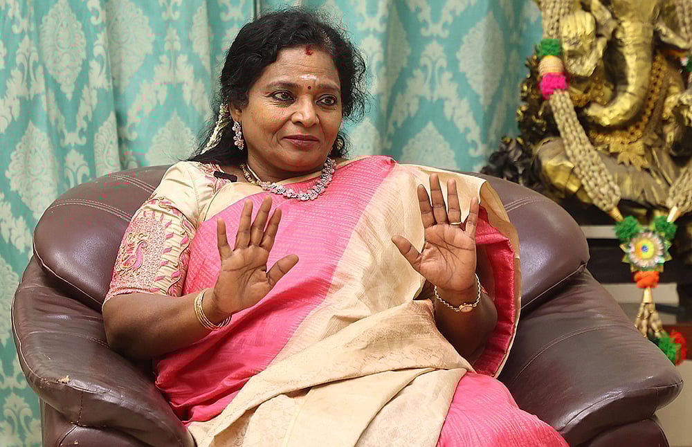 `தமிழ்நாட்டு அரசியலில் தலையை நுழைப்பதற்கு தமிழிசைக்கு என்ன அருகதை இருக்கிறது?' - சாடும் புதுவை திமுக