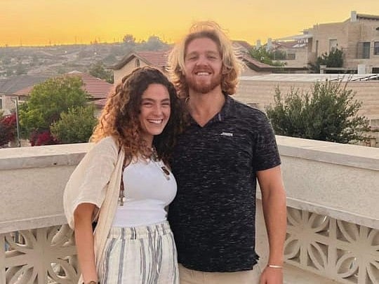 `பார்ட்னரின் சடலத்துக்குக் கீழே மறைந்து இருந்தேன்' - ஹமாஸ் தாக்குதலில் தப்பிய பெண் உருக்கம்!