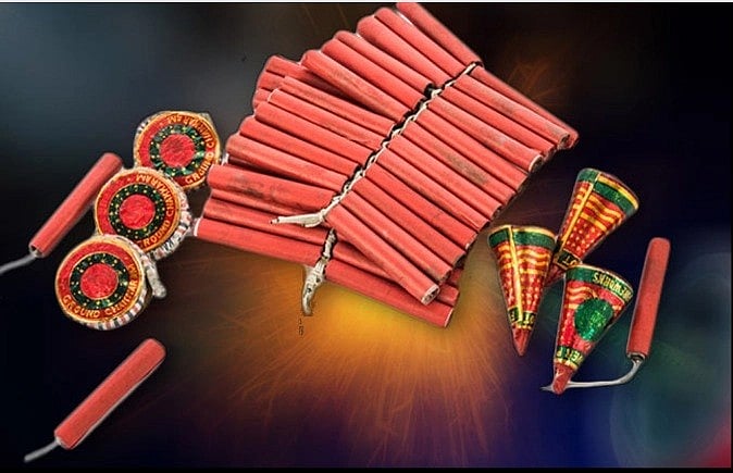 தீபாவளி: `என்ன வெச்சு காமெடி கீமடி பண்ணலையே!' - பட்டாசுகள் பேசினால்....