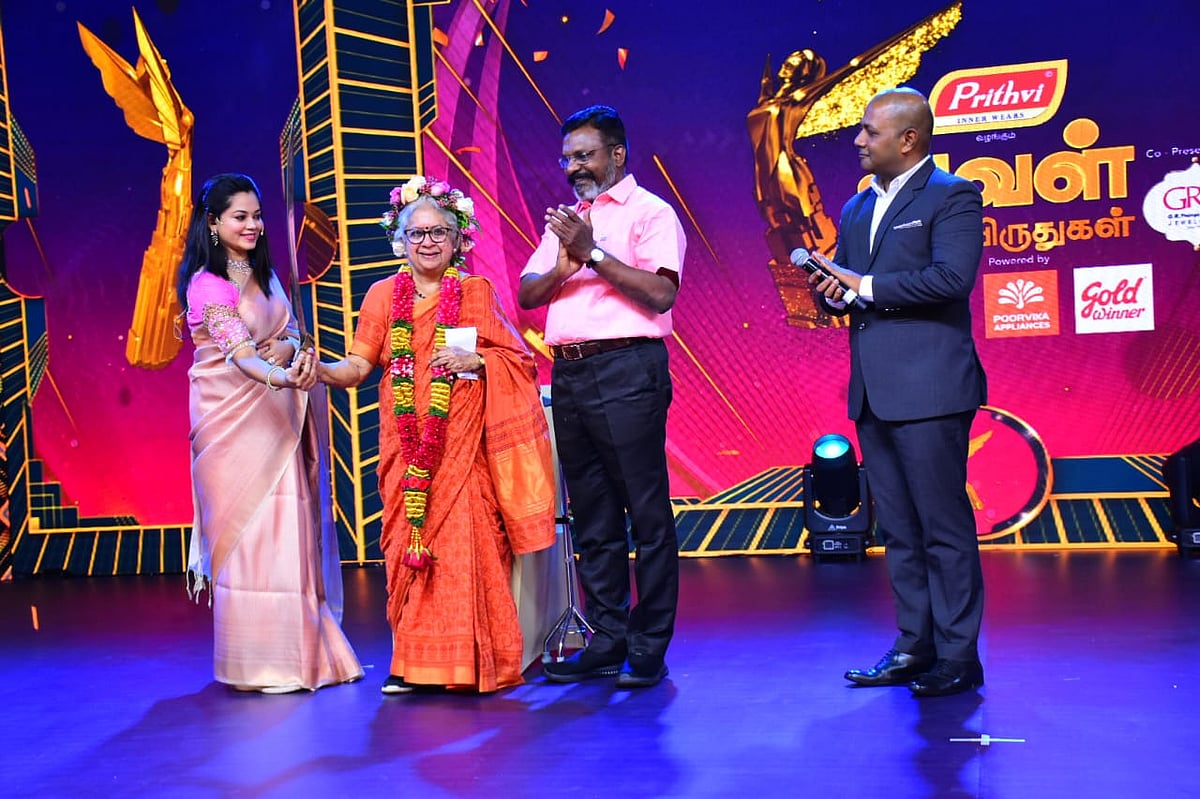 அவள் விருதுகள்: தமிழன்னை விருது பெற்ற வசந்தி தேவி... திருமாவளவனிடம் வைத்த கோரிக்கை..!
