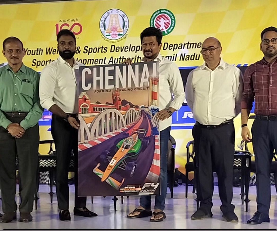 Formula 4: `அட, முதல்முறையா பெண்களும் ரேஸ் ஓட்டுறாங்களா!' - மெரினா பீச் ஓரம் ஃபார்முலா கார் ரேஸ்! 