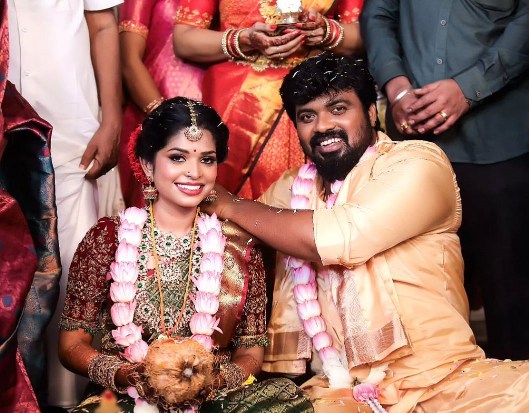 `இருவர் ஒன்றான தருணம்!'- காதலியைக் கரம் பிடித்தார் `வானத்தைப் போல' கார்த்தி!