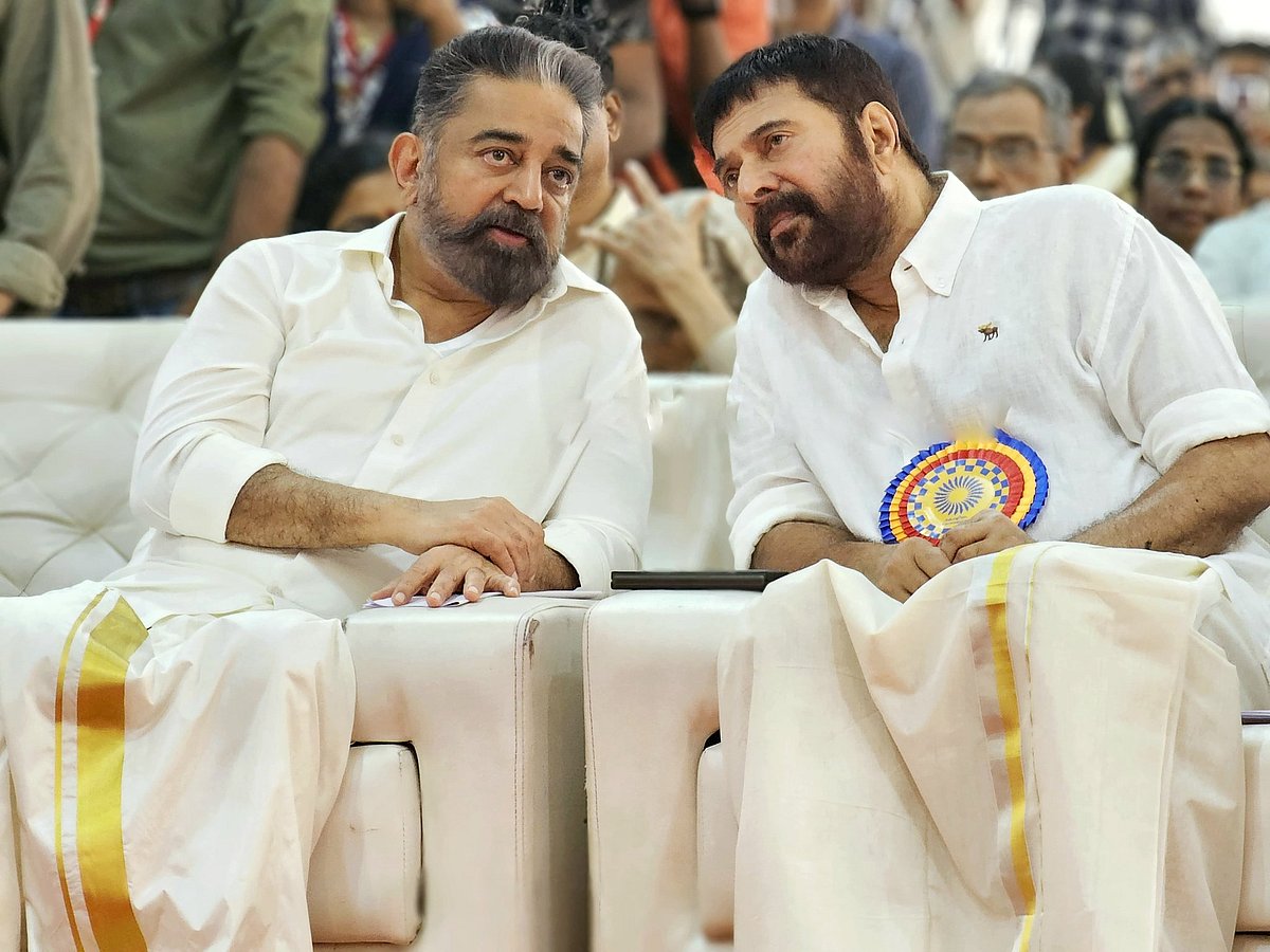 Keraleeyam celebrations: `வேஷ்டி - சட்டை' மாஸ் என்ட்ரி கொடுத்த கமல்! | Photo Album