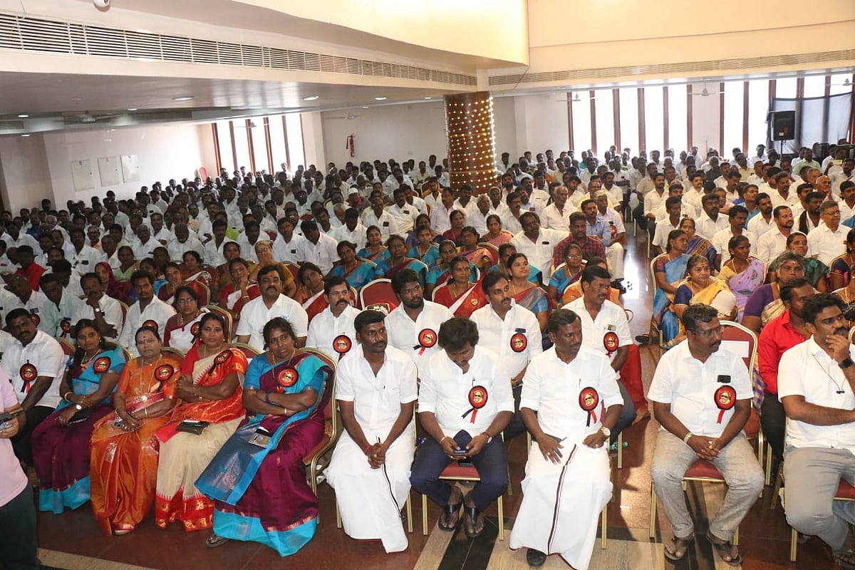 கூட்டத்தில் கலந்துகொண்டவர்கள் 