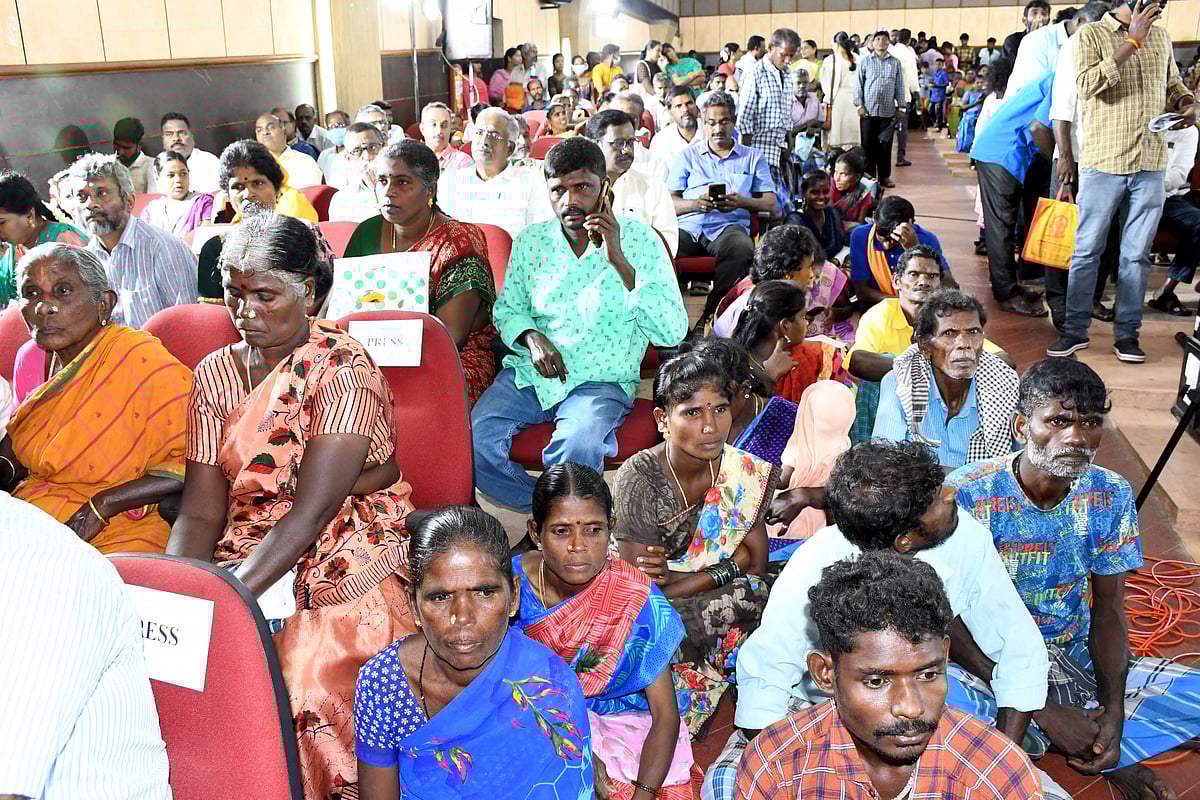 புதுச்சேரி: தரையில் அமரவைக்கப்பட்ட பழங்குடி மக்கள்; வலுக்கும் எதிர்ப்பு... விளக்கம் கேட்கும் ஆளுநர்!