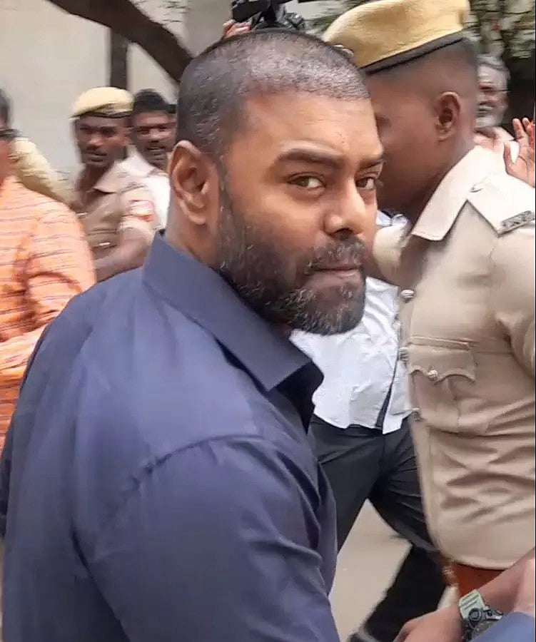 விசாரணைக்கு ஆஜராக வந்த ஆர்.கே. சுரேஷ்