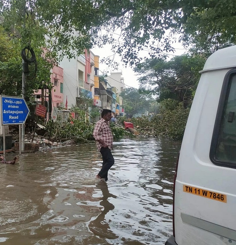 பெரம்பூர் பேரக்ஸ் சாலையை ஒட்டிய அஷ்டபுஜம் சாலை 