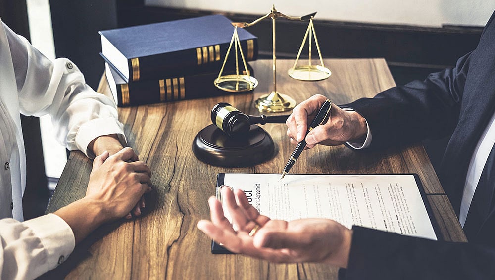 Simply சட்டம்: `உயில் தொடர்பாக வரும் பிரச்னைகள் என்னென்ன?’ - சொத்து வாங்குபவர்கள் கவனிக்க வேண்டியவை!