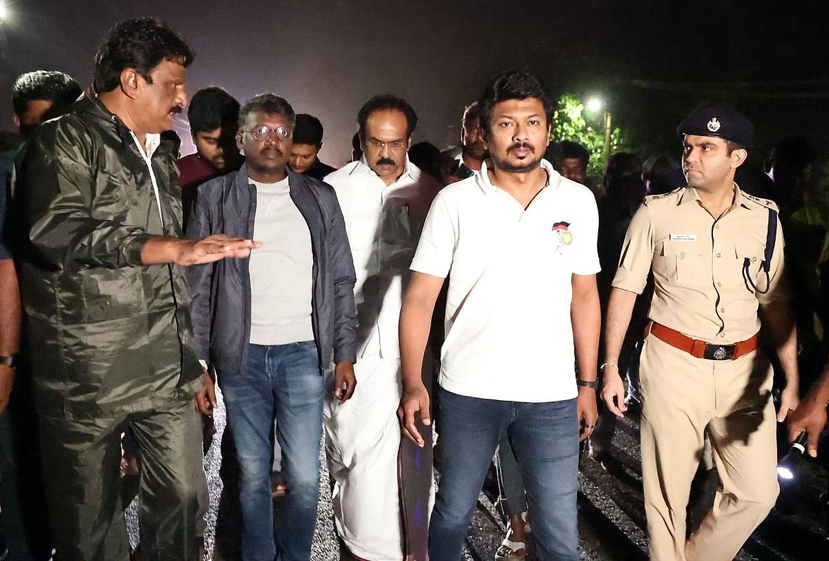 அமைச்சருடன் இயக்குநர்: ``என் கலையும் கடமையும் நான் யார் என்று நிரூபிப்பது அல்ல..!