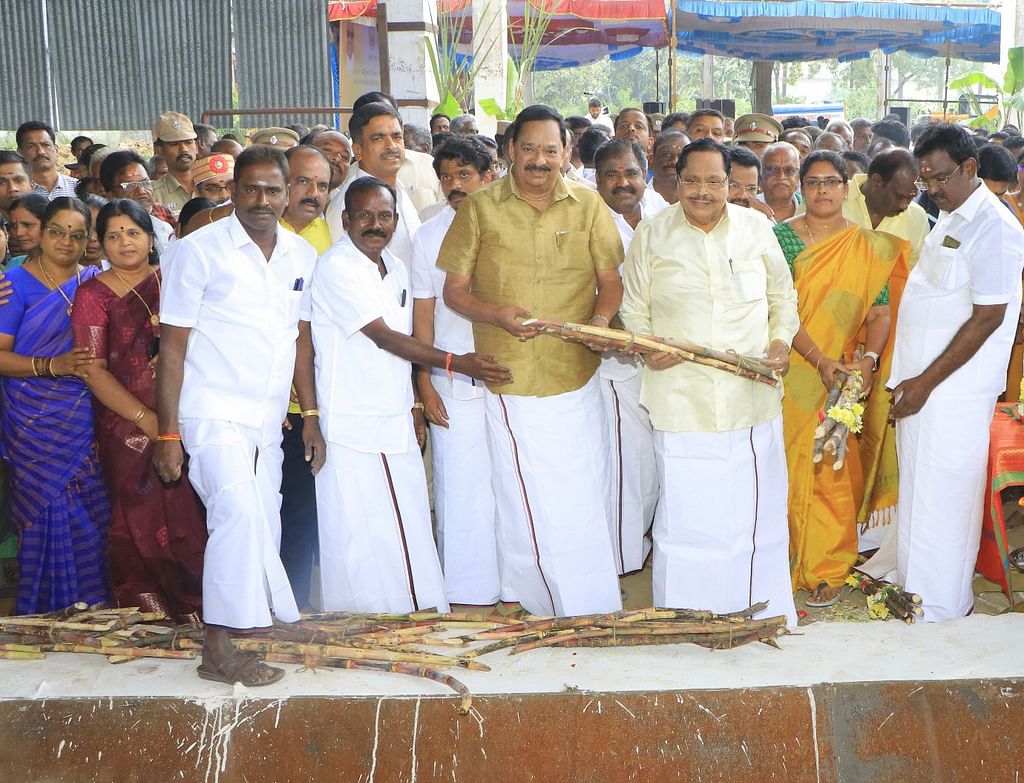 அமைச்சர்கள் துரைமுருகன், ஆர்.காந்தி