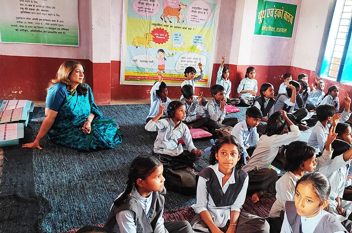 ஷபீனா உசேன்: 14 லட்சம் பெண் குழந்தைகளை பள்ளிக்கு மீட்டுவந்த சமூக சேவகர்; ரூ.4.16 கோடி பரிசு!