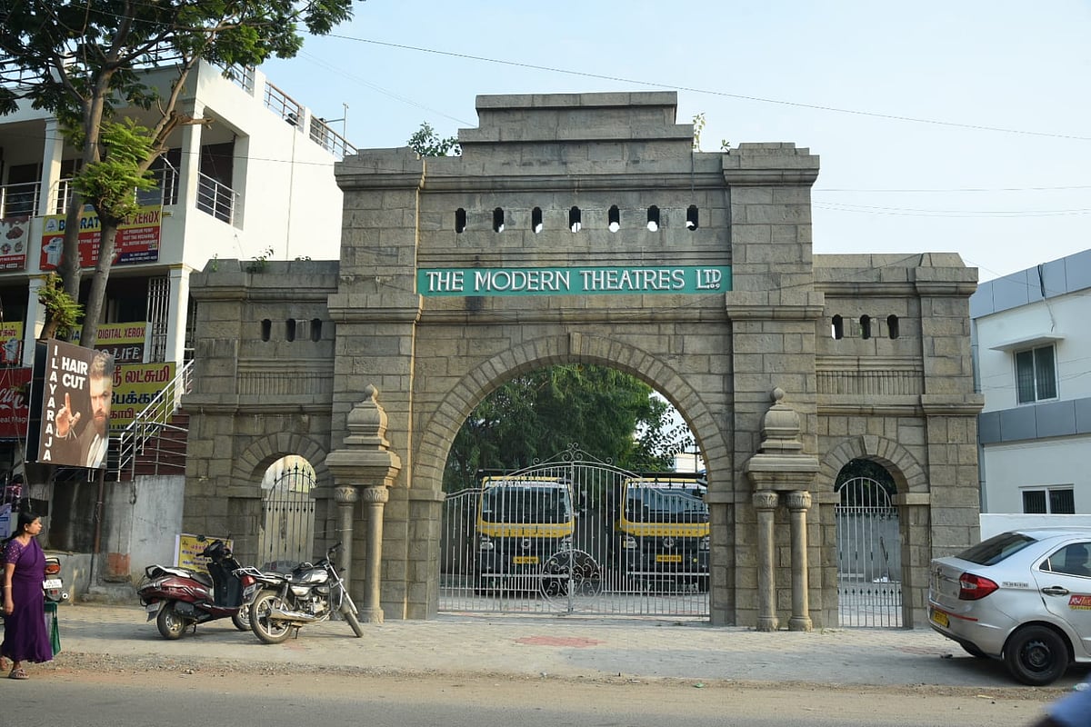 `மாடர்ன் தியேட்டர்ஸ் நினைவு வளைவு; வேறு யாரும் உரிமை கூற முடியாது’ - நெடுஞ்சாலைத்துறை அறிக்கை