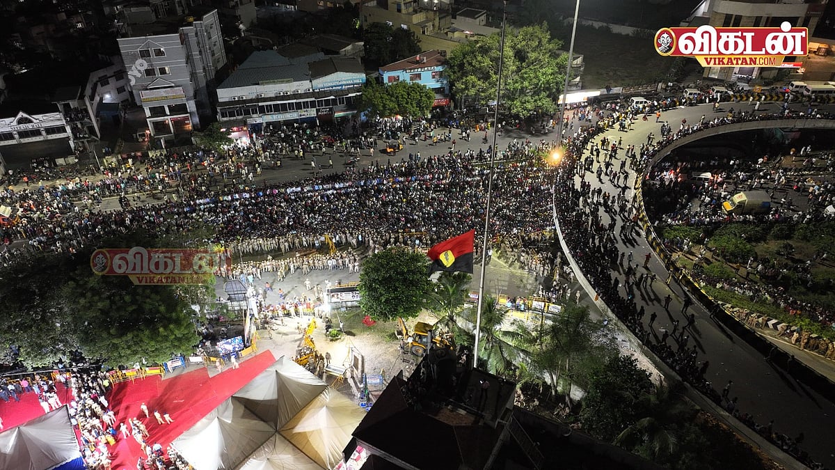 விஜயகாந்த் இறுதி ஊர்வலம்: அலைகடலெனத் திரண்ட மக்கள்; டிரோன் வழி காட்சிகள்! | Photo Album