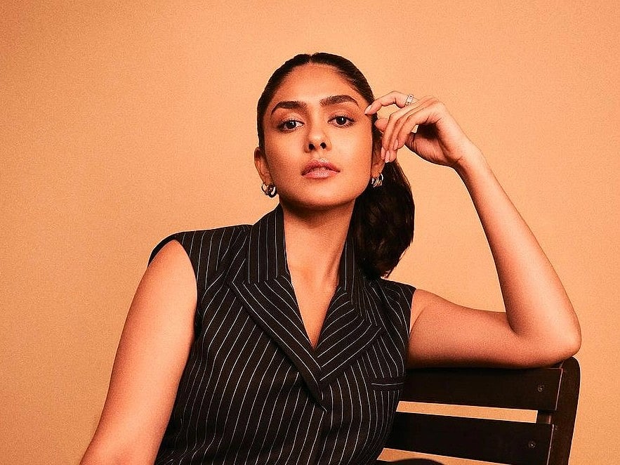 Mrunal Thakur: மிருணாள் தாக்கூர் லேட்டஸ்ட் போட்டோ ஆல்பம்! | Photo Album