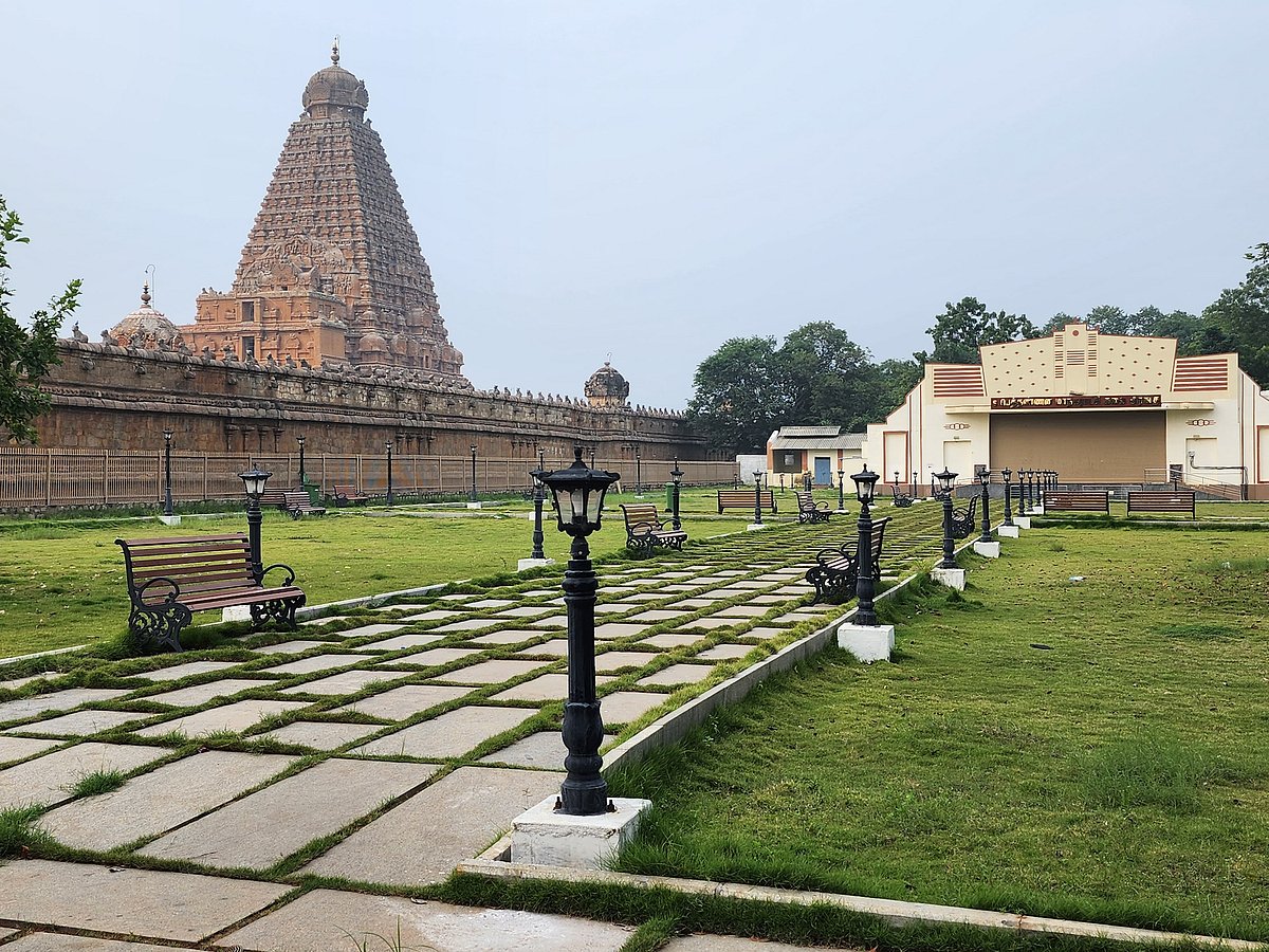 தஞ்சாவூர்: `பெரிய கோயில் வளாகம் அருகே அசைவ உணவகம் நடத்த அனுமதியா?’ - சர்ச்சையும் மேயர் விளக்கமும்!