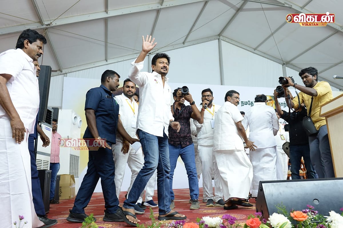 அட்வைஸ் செய்த சீனியர்கள்... கேட்காத இளைஞரணியினர்... உதயநிதி கலந்துகொண்ட திமுக கூட்டம் ரிப்போர்ட்! 