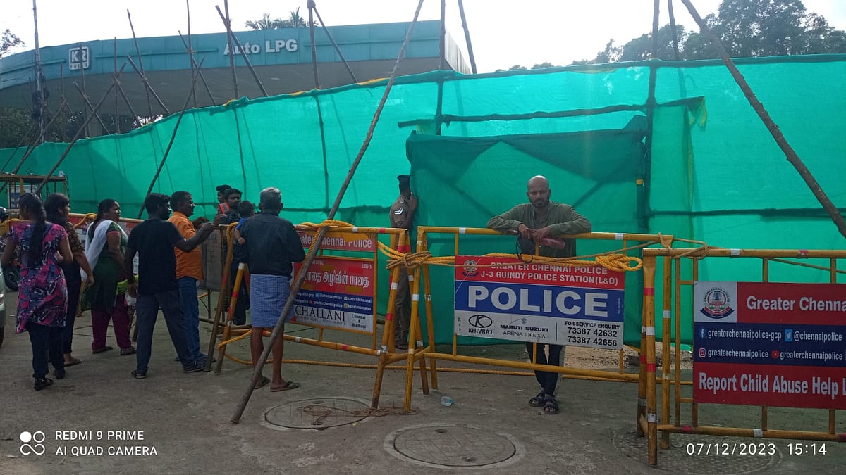 `என் அம்மு, தங்கம் எனக்கு வேணும்' - வேளச்சேரி பள்ளத்துக்குள் சிக்கி உயிரிழந்த ஜெயசீலனின் மனைவி கதறல்