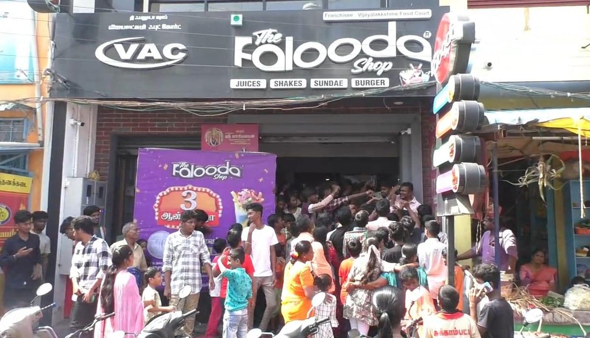  கரூர்: `பழைய 50 பைசாவுக்கு ஃபலூடா..!’ - ஆஃபரால் கூடிய கூட்டம்; அதிரடி காட்டிய போலீஸ்