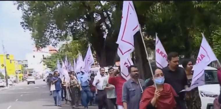 கேரள தலைமைச் செயலகம் முன்பு நடந்த பேரணி