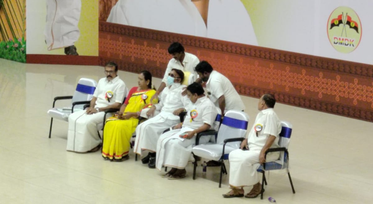 தேமுதிக பொதுக்குழு, செயற்குழு கூட்டம்: சிகிச்சைப் பின் விஜயகாந்த் பங்கேற்பு! - தொண்டர்கள் உற்சாகம்