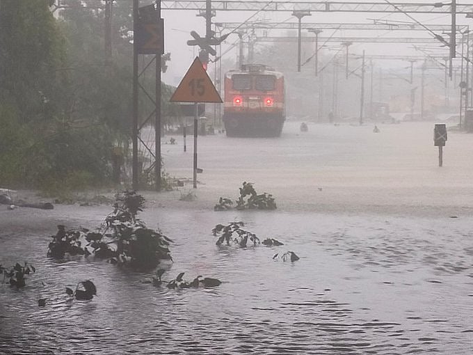 தீவிரப் புயலாக உருமாறிய மிக்ஜாம் புயல்... தொடரும் கனமழை; மீட்புப் பணிகள் தீவிரம்!