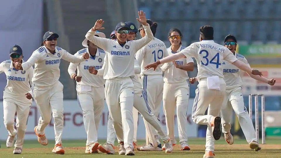 IND W vs AUS W: வீழ்ந்தது ஆஸ்திரேலியா; வரலாற்று வெற்றியைப் பெற்ற இந்திய பெண்கள் அணி!