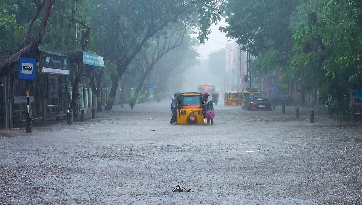மழை, வெள்ளத்துக்குப் பின்: மொட்டைமாடி, கழிவறை, கட்டடம், தெரு... பாதுகாப்புக்குச் செய்ய வேண்டியவை!