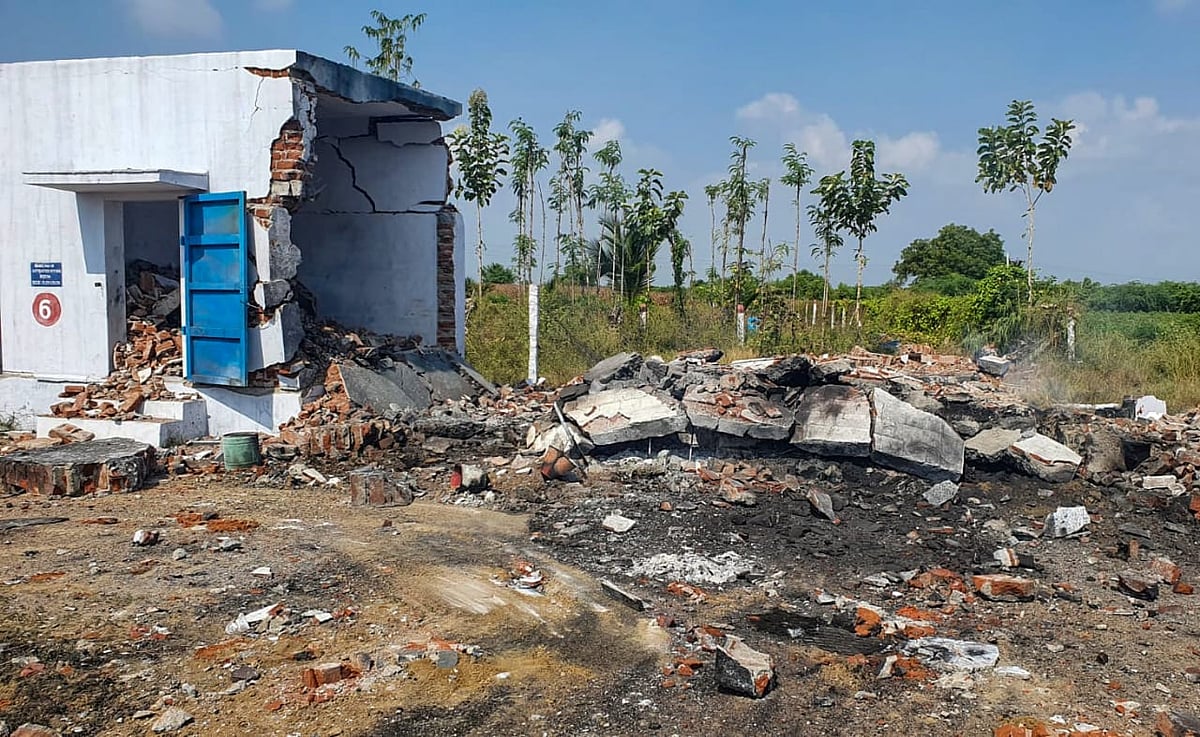 விருதுநகர்: மூலப்பொருள் கலவையில் உராய்வு; பட்டாசு ஆலை வெடிவிபத்தில் இரண்டு தொழிலாளர்கள் பலி!