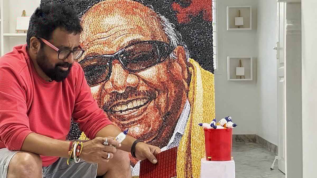 `ஒரு லட்சம் புகைப்படங்களில் கலைஞரின் புன்னகை முகம்!' - கோலாஜ் போர்ட்ரைட்டில் அசத்தும் இயக்குநர்