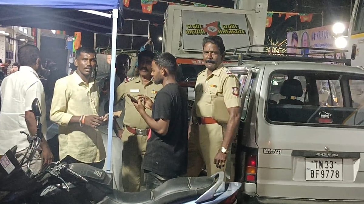 யூனிஃபார்மிலே மிஸ்டு கால் கொடுத்து பாஜக-வில் சேர்ந்த போலீஸார்! - தற்காலிக பணி நீக்கம் செய்து உததரவு