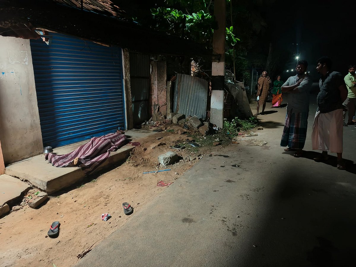 புதுக்கோட்டை: புத்தாண்டு கொண்டாட்டம்; வீட்டின் மீது மோதிய பைக் - இளைஞர் ஒருவர் பலி; இருவர் படுகாயம்