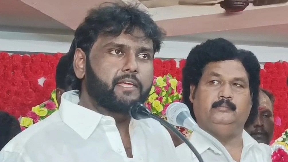 `விஜயகாந்த் மகனுக்கு நிச்சயதார்த்தம் நடந்ததா?' - பிரேமலதாவுக்கு ஷாக் கொடுத்த பெண் வீட்டார்?!